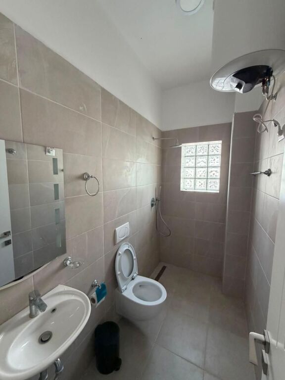 Jepet me qera apartament 1+1 në Shkozë, 35 000 lekë