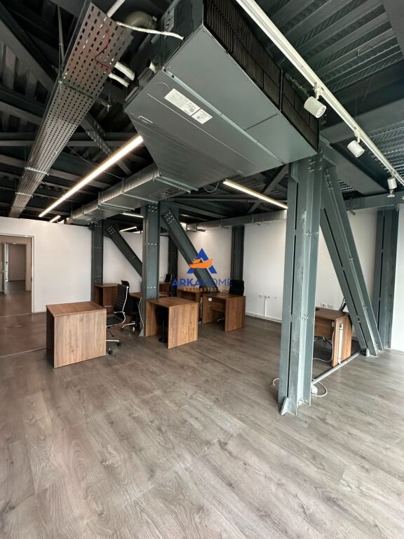 AFFITTASI SPAZIO UFFICIO 220M2 "KOMUNA E PARISIT" 300.000 LEKE
