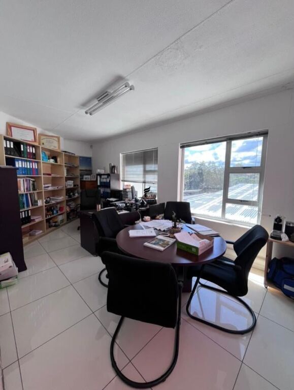 OFFICE FOR RENT 105 M2 BLLOK 200,000 LEKE FH-86827