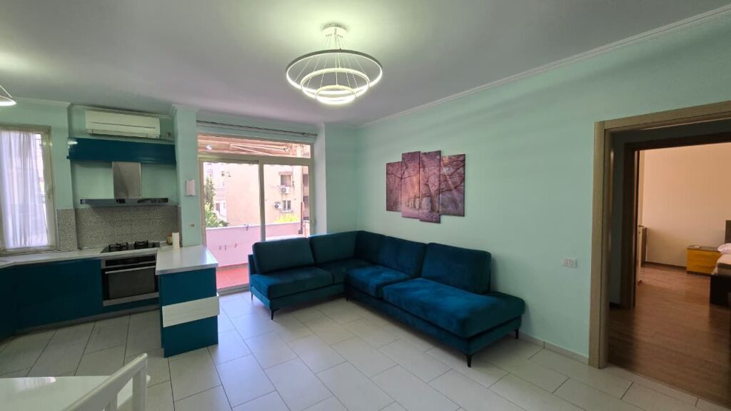 Qera | Apartament 2 + 1 | Rruga Petro Nini Luarasi | 750 €/muaj