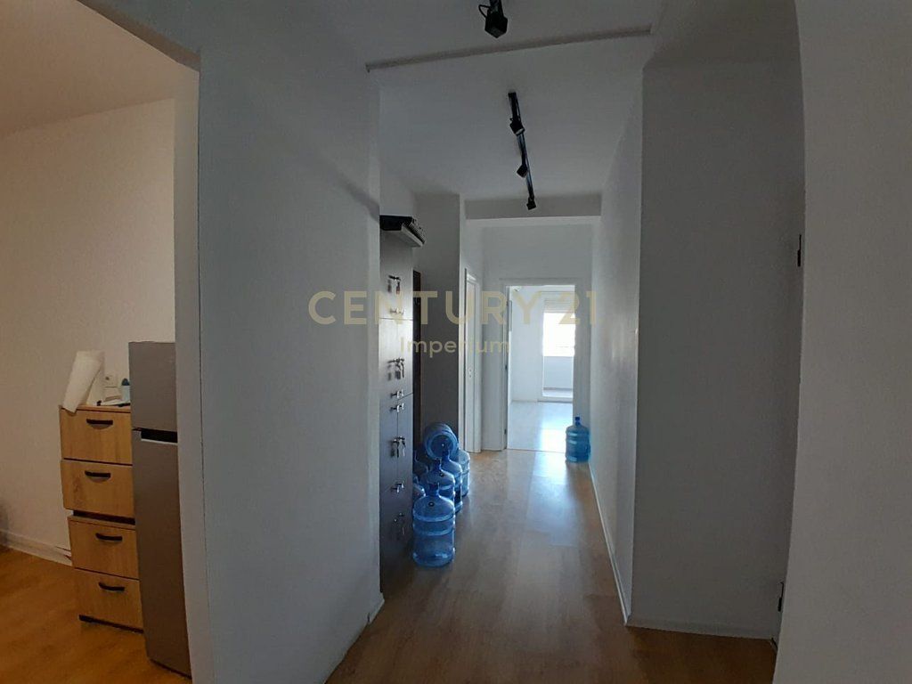 Apartment for Office Rent in the Municipality of Paris – 4 Work Environments!