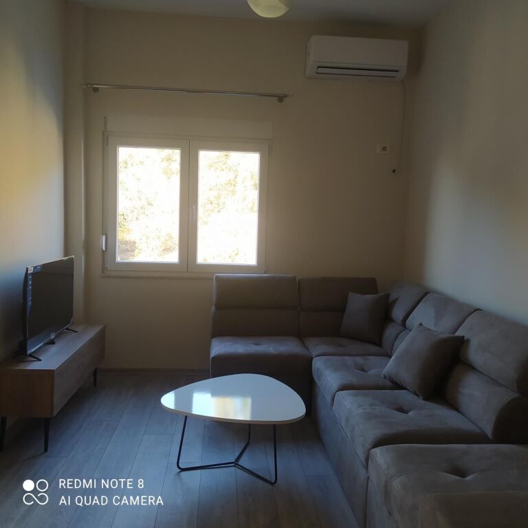 Jepet me qera apartament 1+1 në Shkozë, 35 000 lekë