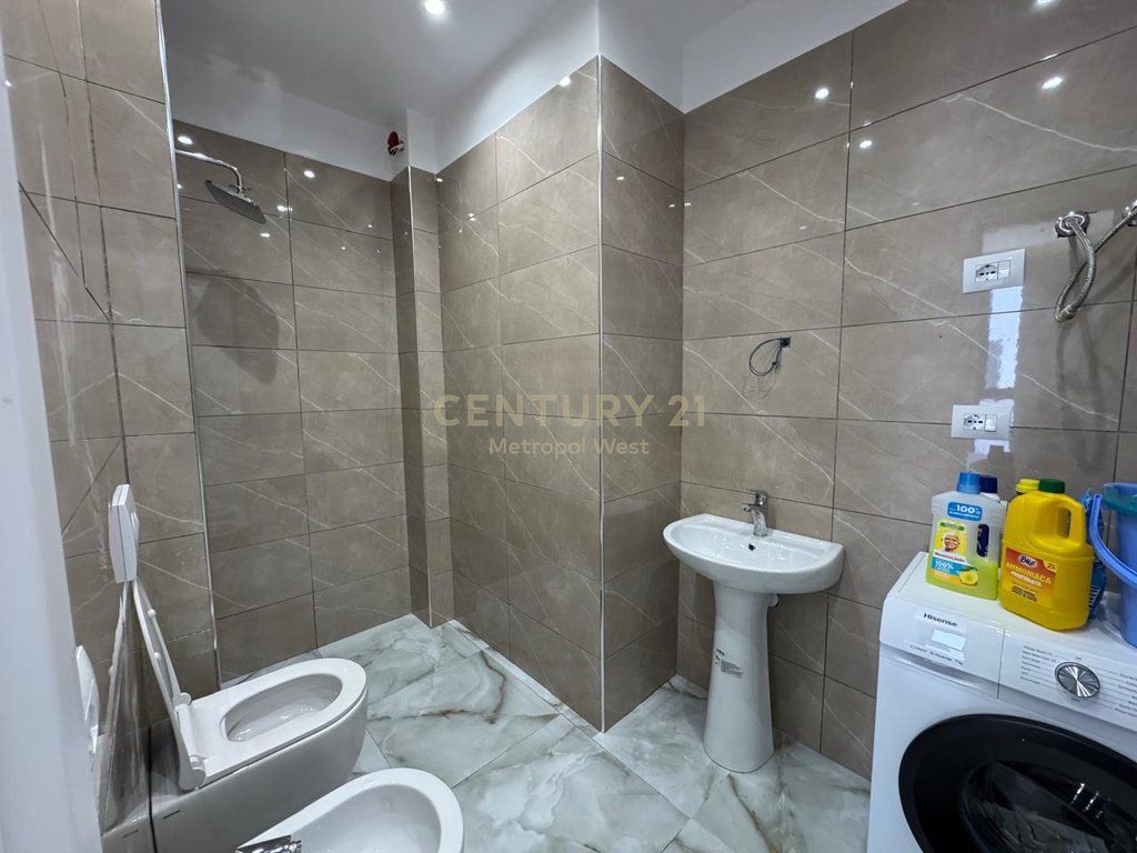 Appartamento 2+1+2 in Vendita a Orikum 180.000 €