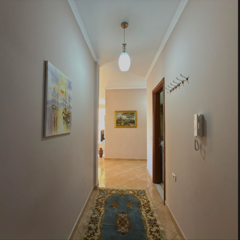 Apartament 1+1 + ballkon, me Qira, Prane Pazarit te Ri, Rr. Tefta Tashko Koco, prane Poliklinikes