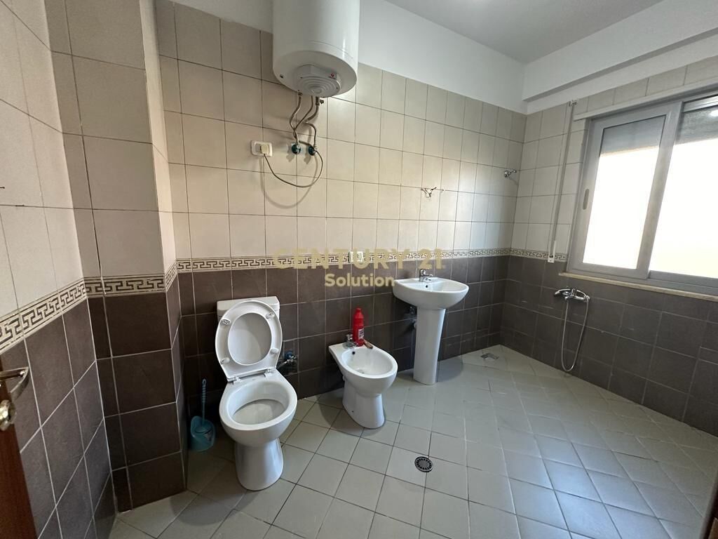 JEPET ME QIRA APARTAMENT 2+1+2 TUALETE TEK KOPSHTI BOTANIK! 500 € /Muaj