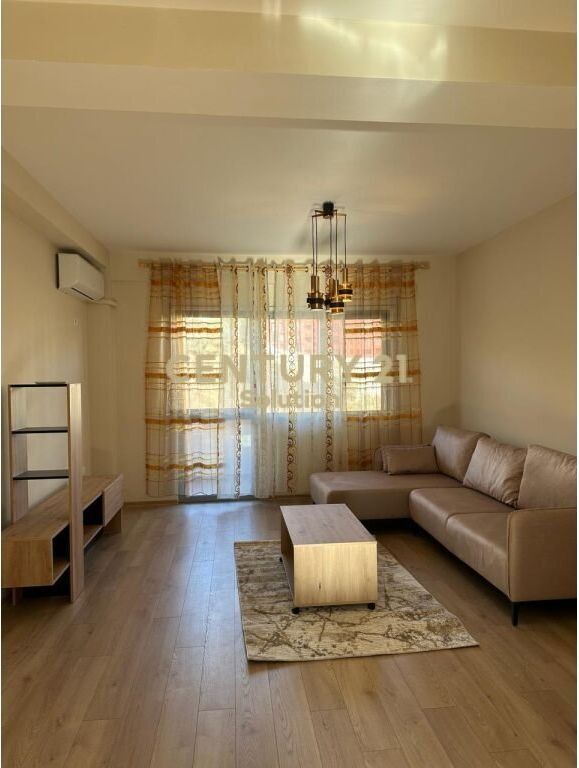 JEPET ME QIRA APARTAMENT 2+1+2 TUALETE TEK KOPSHTI BOTANIK! 500 € /Muaj