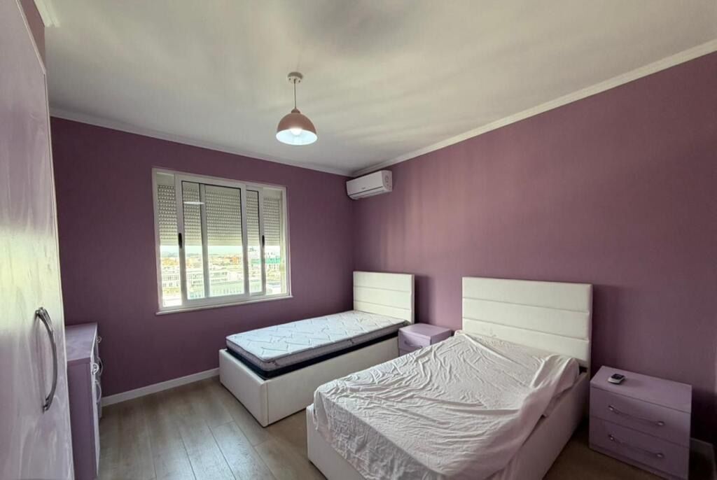 Cercasi ragazza per condivisione affitto – Comune di Parigi | 17.500 lek/mese
