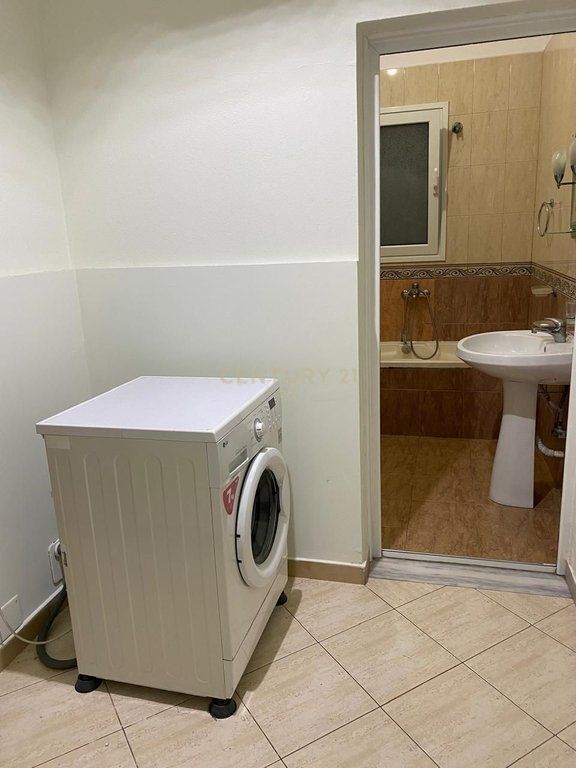 Jepet me qira apartament 1+1 – Rruga Jordan Misja, Tiranë