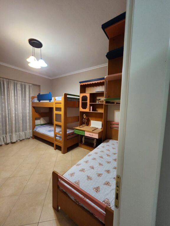 Jepet me qira apartament 2+1 – pranë Shkollës “Sami Frashëri”