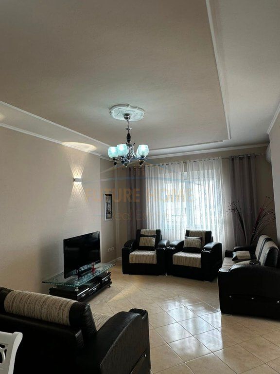 Qera, Apartament 1+1+ Garazh, Prane Ish Urt, Durrës