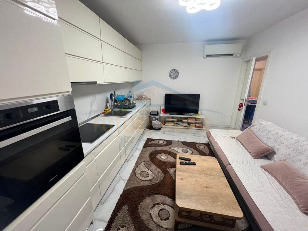 Qera, Apartament 2+1, Rruga Ferit Xhajko, Tiranë.    55,000 Lekë