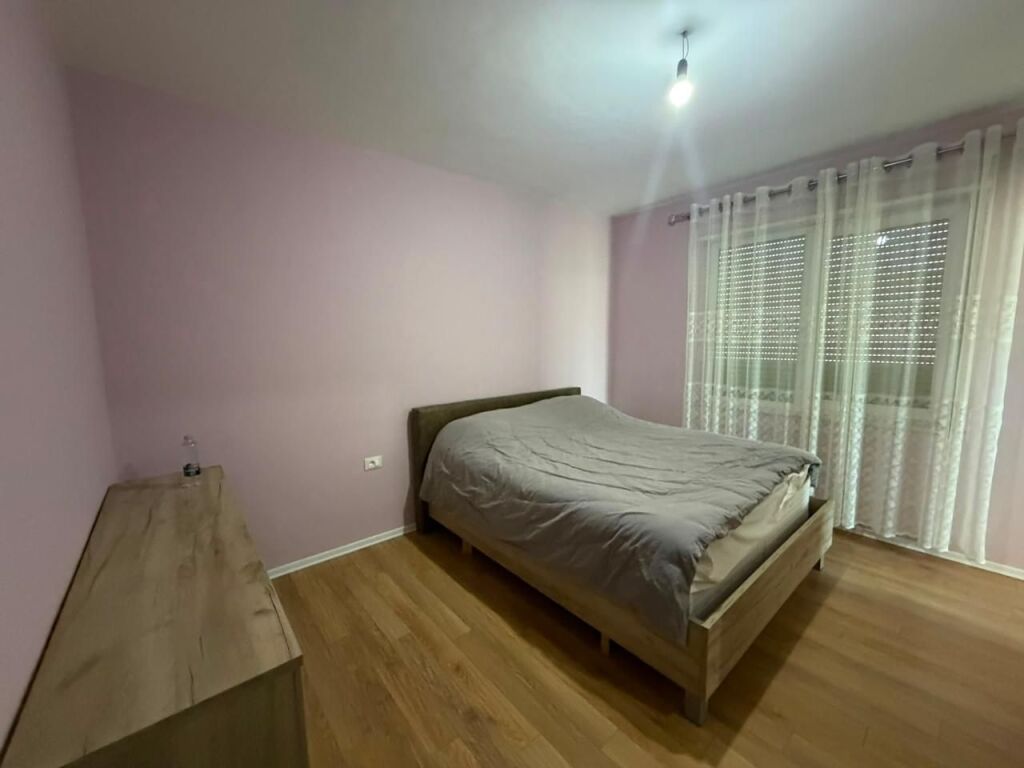 Apartament 2+1+2 tek Liqeni Thate Rruga Peti