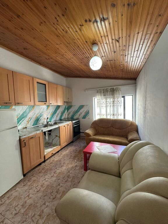 Apartament 1+1 me qira – Komuna e Parisit - Qiraja: 48.000 leke / muaj !