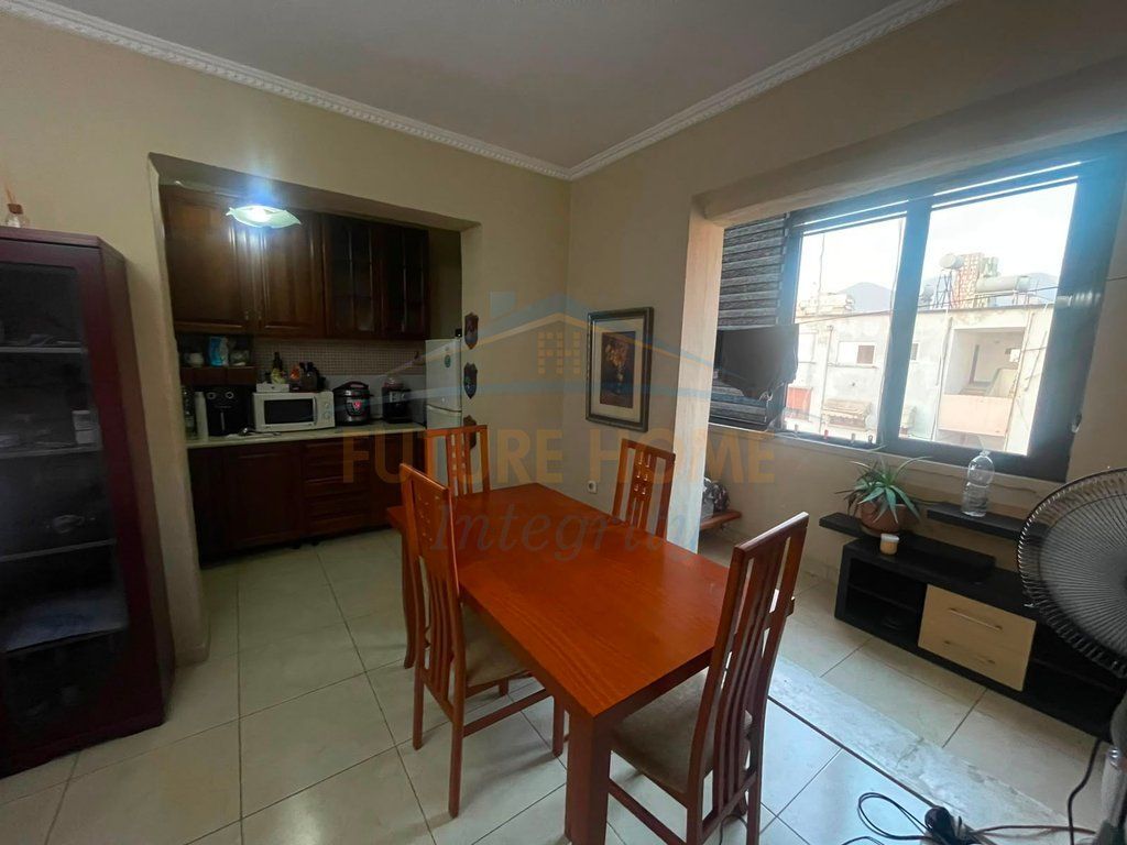 Shitet, Apartament 1+1, Myslym Shyri, Tiranë.