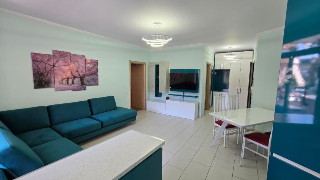 Qera | Apartament 2 + 1 | Rruga Petro Nini Luarasi | 750 €/muaj