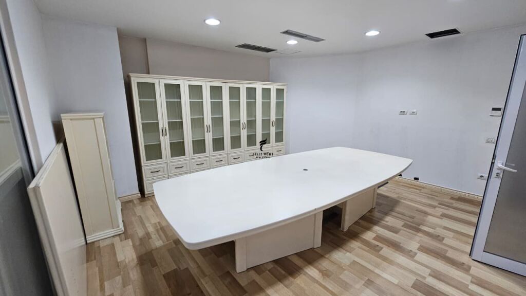 UFFICIO IN AFFITTO 260 M2 LAGO ARTIFICIALE 300.000 LEKE FH-86848