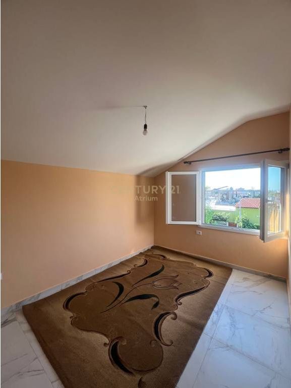 AFFITTASI 3° PIANO DI UNA VILLA, 3+1+2 + BALCONE VICINO A RESIDENCES KAIMI !