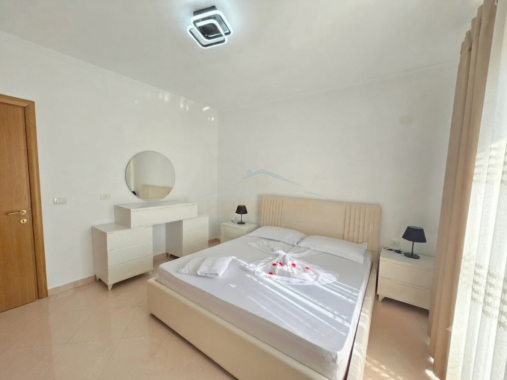 Qera Apartament 2+1+2, Rruga 5 Maji, Tiranë
