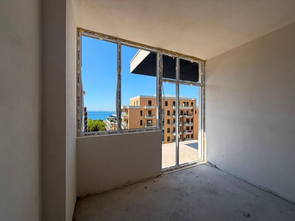 🏠 FOR SALE: Premium 1+1 Apartment with 2 Balconies 📍Vlorë – Near Marina Bay – 🌊Sea View🌊 || €211,000 – Delivery: November 2026 – 5th Floor – 84 m²