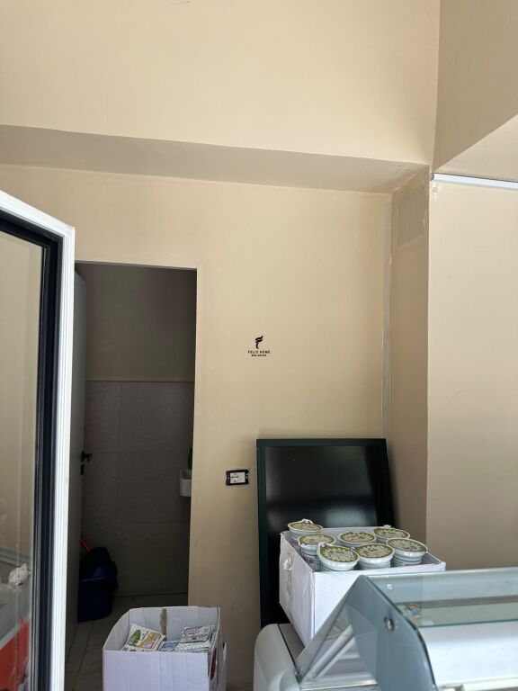 NEGOZIO IN AFFITTO 35 M2 VIA BARDHYL 70.000 LEKE FH-86731