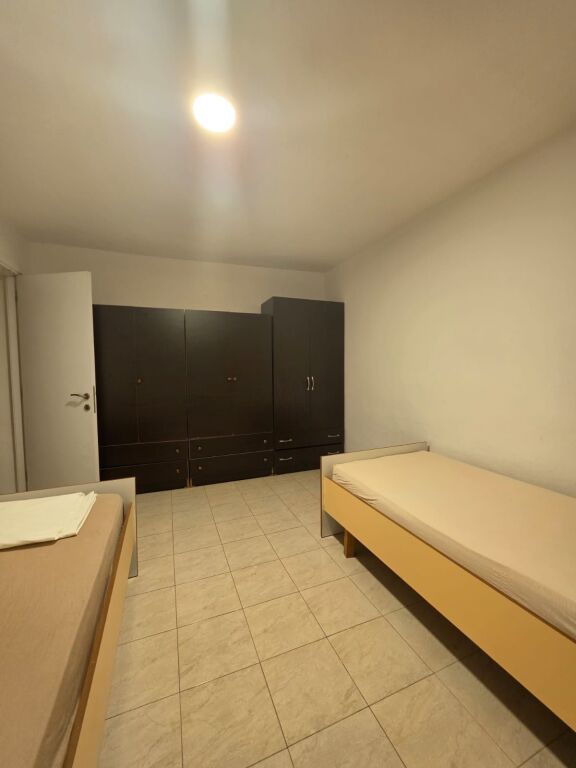 🏡 Apartament 1+1 me qera  📍 Ngjitur me shkollën Vasil Shanto