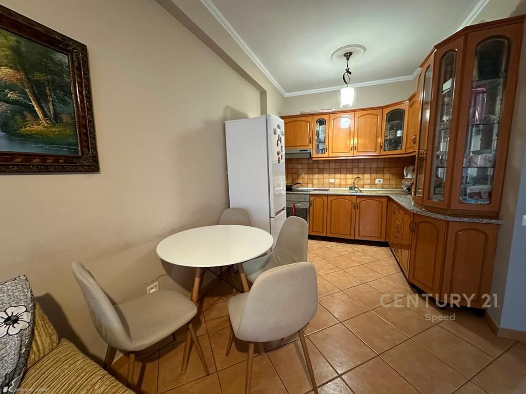 JEPET ME QIRA APARTAMENT 2+1 PRANË SHKOLLËS SË BASHKUAR