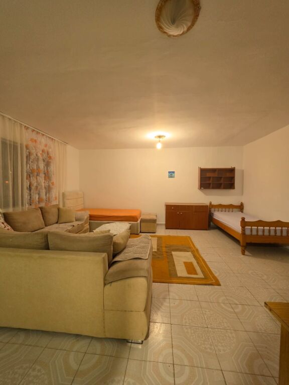🏡 Apartament 1+1 me qera  📍 Ngjitur me shkollën Vasil Shanto