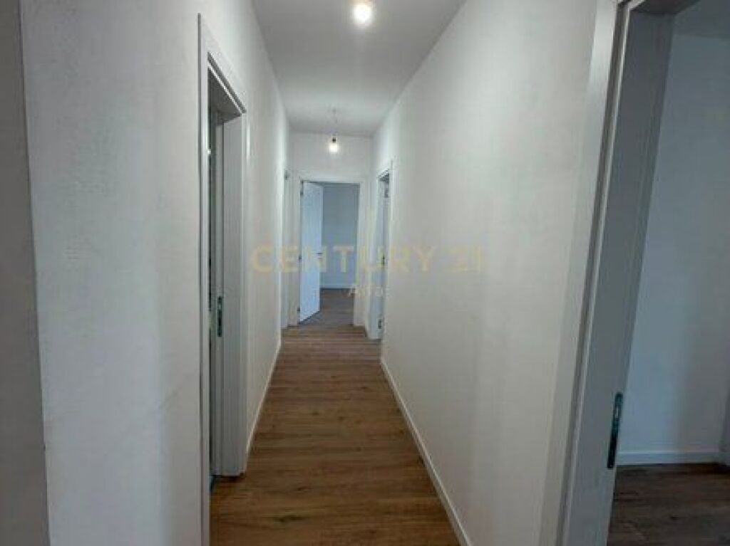 Apartament 3+1+2 me Qira në Univers City | Kati 5 | Post Parkimi + Depo | 500€/Muaj