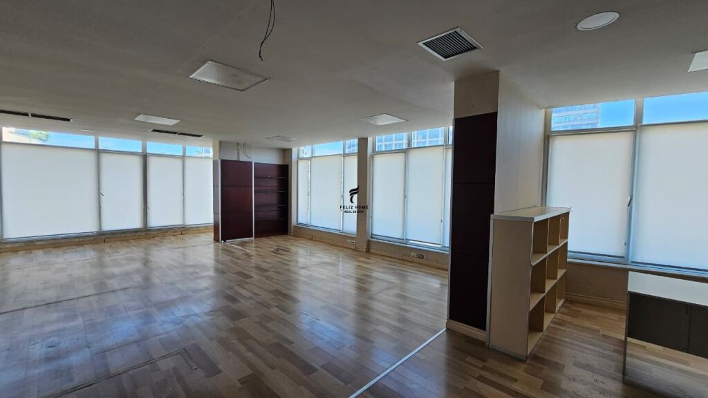 UFFICIO IN AFFITTO 260 M2 LAGO ARTIFICIALE 300.000 LEKE FH-86848