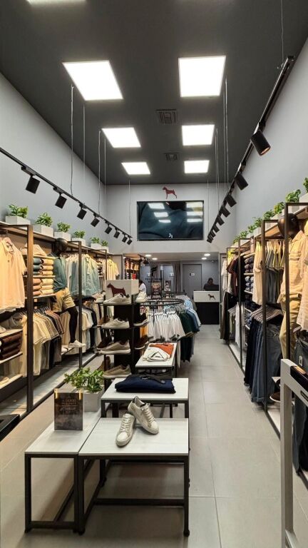 SHOP FOR RENT 105 M2 BLLOK 200,000 LEKE FH-86808