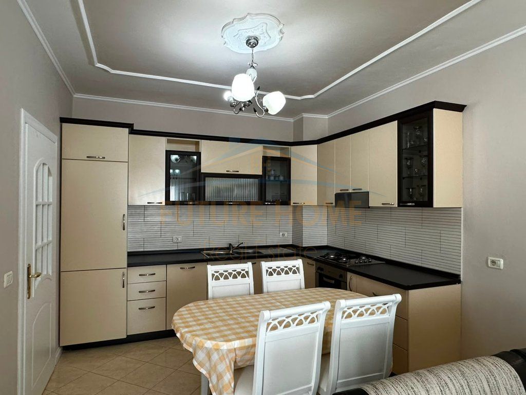 Qera, Apartament 1+1+ Garazh, Prane Ish Urt, Durrës