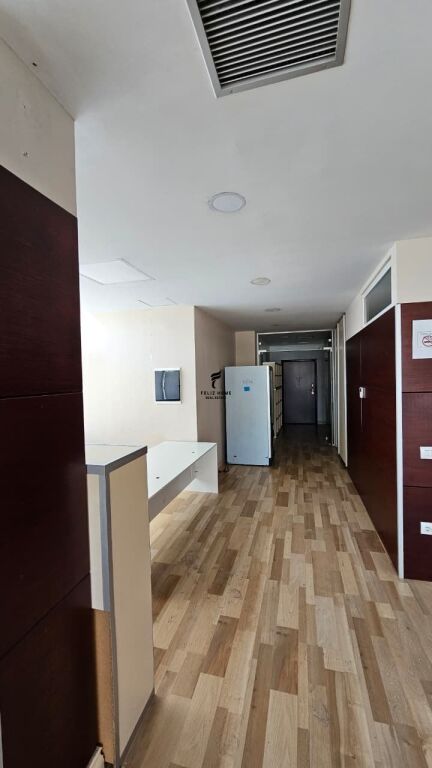 UFFICIO IN AFFITTO 260 M2 LAGO ARTIFICIALE 300.000 LEKE FH-86848