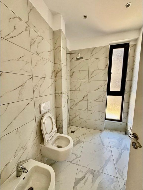 Appartamento 2+1+2 in Vendita a Orikum 180.000 €