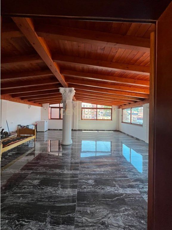 Kati i 3-të i Shtëpi Private Open Space me Qira për Zyra ,Durres !!
