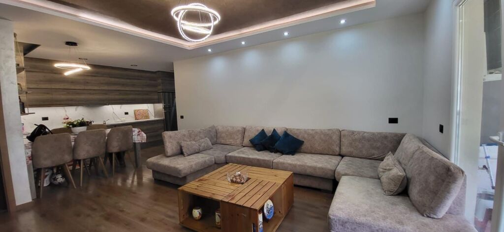 Qera | Apartament 2 + 1 | Komuna Parisit | 900 €/muaj