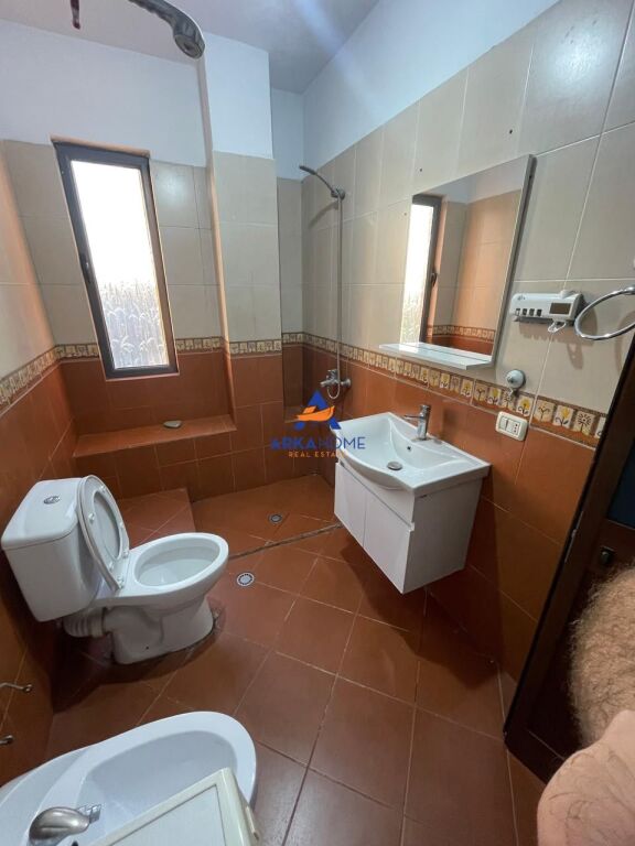 JEPET APARTAMENT 2+1+BALLKON ME QERA "LAPRAKE" 30.000 LEKE
