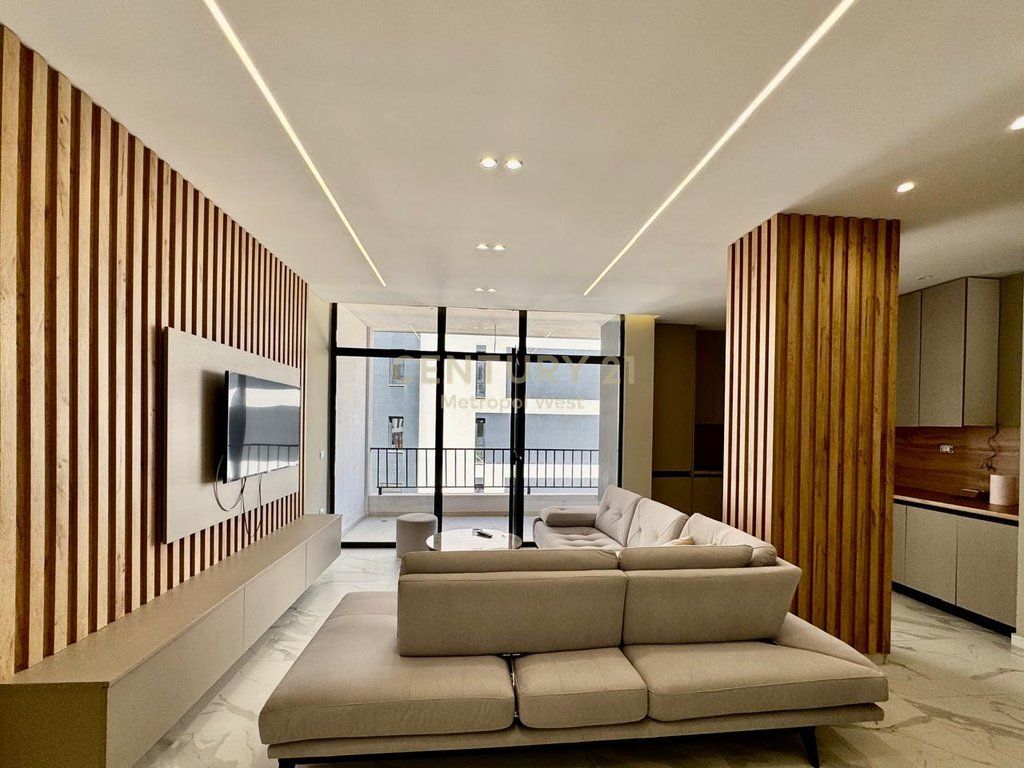 Appartamento 2+1+2 in Vendita a Orikum 180.000 €