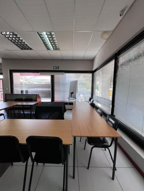 OFFICE FOR RENT 105 M2 BLLOK 200,000 LEKE FH-86805