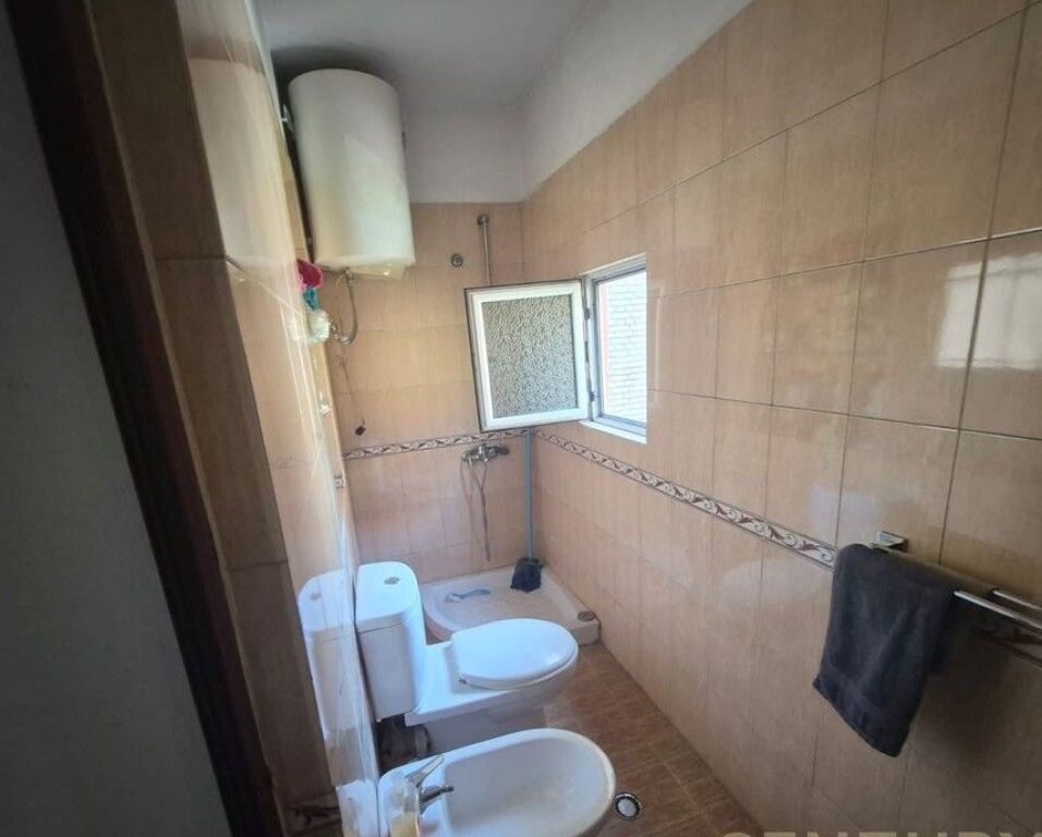 SHITET APARTAMENT 1+1 TE RRUGA E KAVAJËS – PRANË SPITALIT GJERMAN!