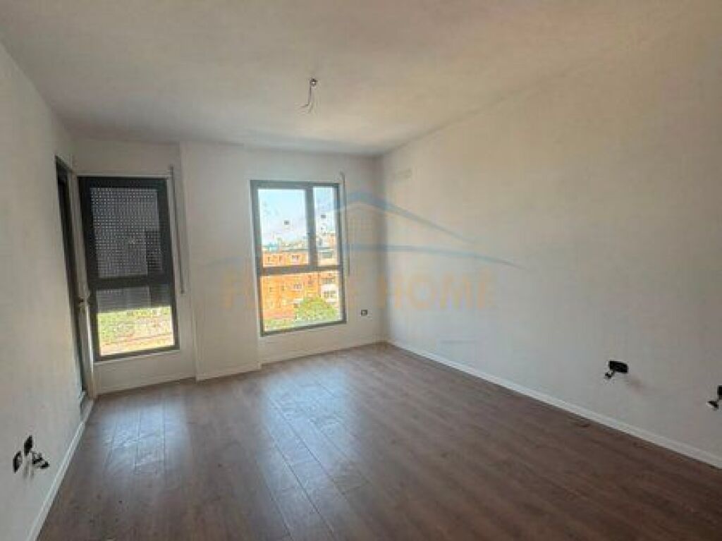 Shitet, Apartament 1+1, Kinostudio, Tiranë