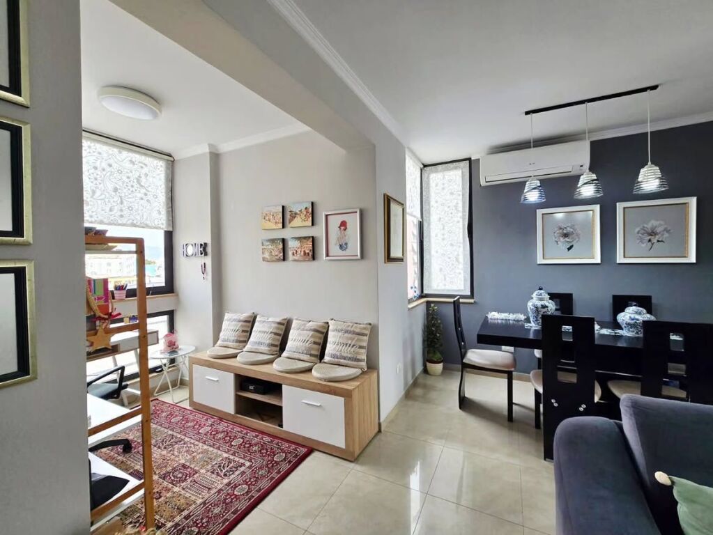 Shitet apartament 3+1+2 tualete te Rruga e Kosovareve , Liqeni Artificial .
