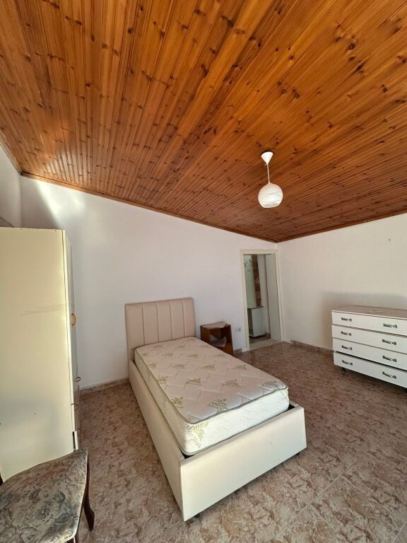 Apartament 1+1 me qira – Komuna e Parisit - Qiraja: 48.000 leke / muaj !