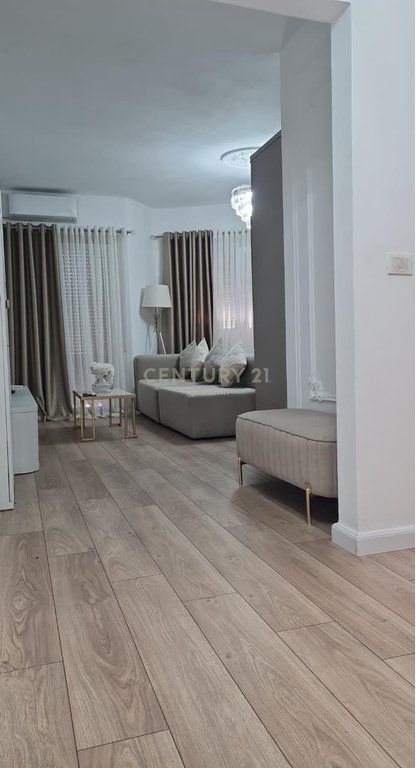 Affittasi Appartamento Moderno 2+1 – Piazza Pranvera, Durrës €850