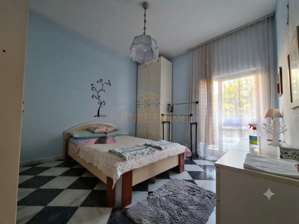 Qira, Vilë 3-katëshe, Komplesi Grand,Ish-Tregu Elektrik