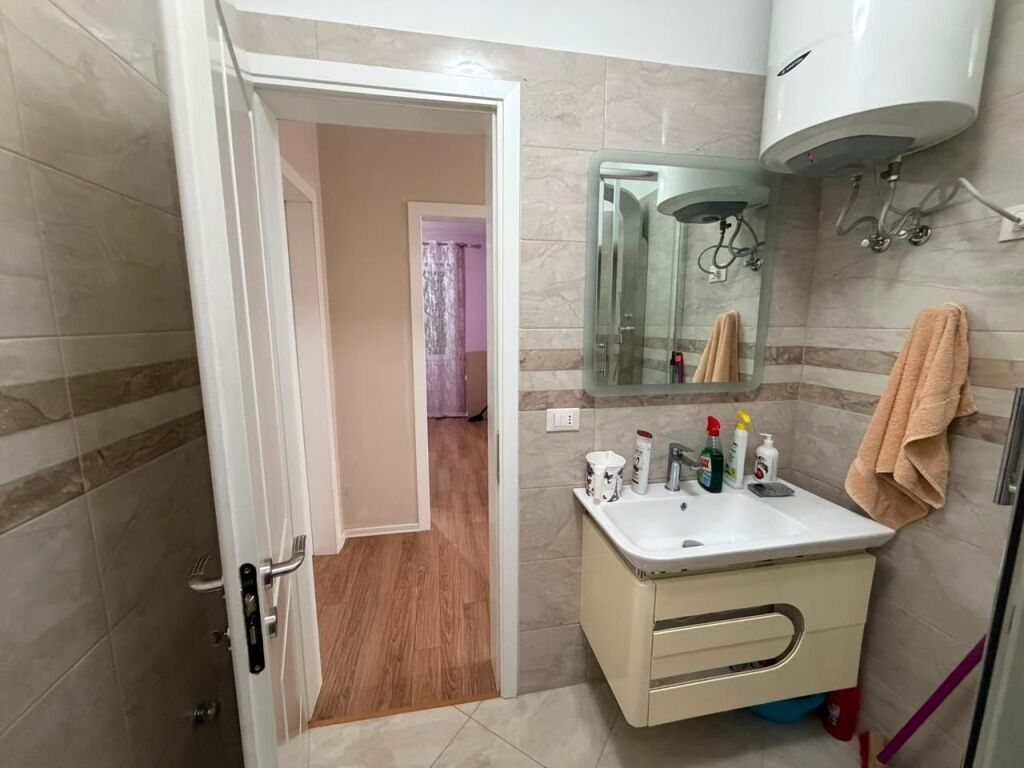Apartament 2+1+2 tek Liqeni Thate Rruga Peti