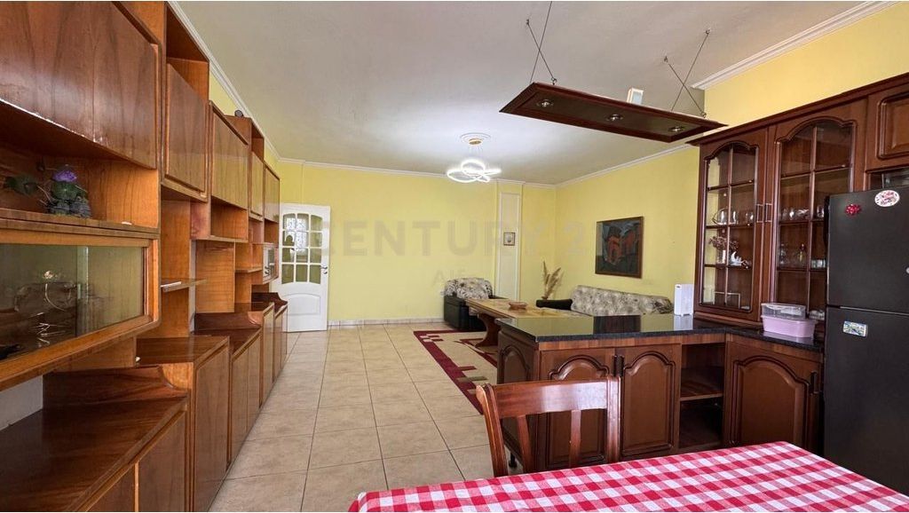Apartment 2+1+2 bathrooms for sale at Hoxha Tahsim!