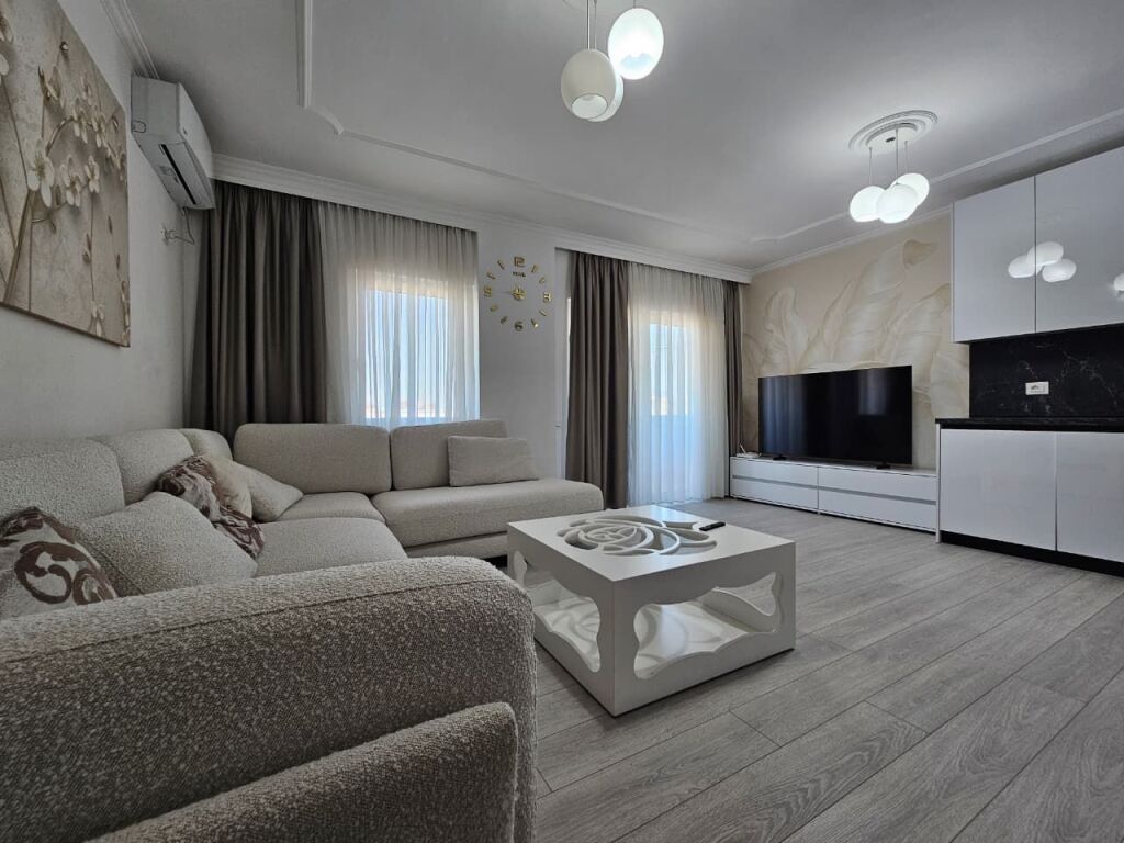 Apartment 2+1 for sale near 21st!
