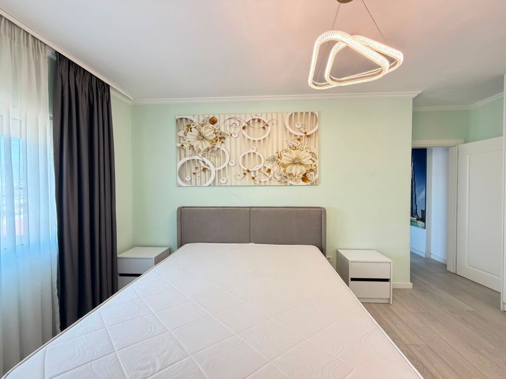 2+1 apartment for sale near 21 Dhjetori!