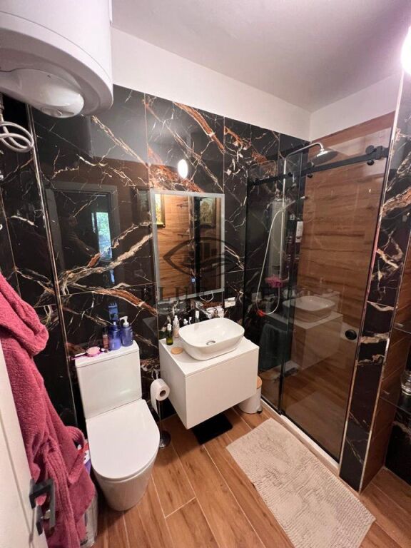 Ofrohet për Shitje Apartament 2+1+2 në Vilën e Zogut!