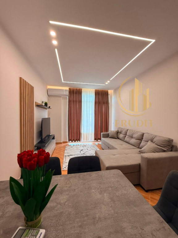 🏡 Apartament 1+1 me Qira në Vlorë – Plazhi i Vjetër